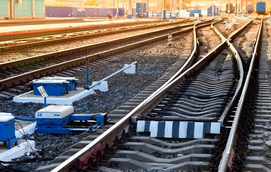 DZSF &ndash; Projecting security requirements and evaluating prospective safety concepts for the railway system